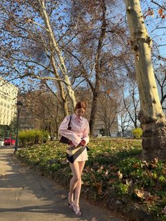 Huh Yun-jin feet photo 15
