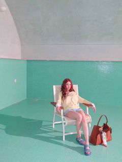 Huh Yun-jin feet photo 7