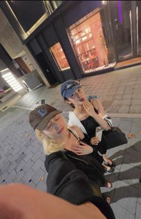 Huh Yun-jin feet photo 8