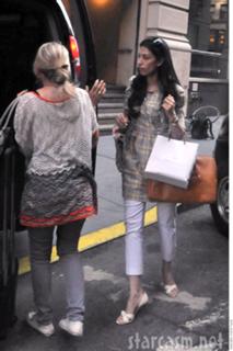 Huma Abedin feet photo 10