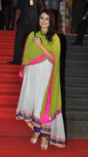 Huma Qureshi feet photo thumbnail