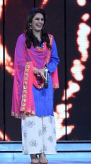 Huma Qureshi feet photo thumbnail