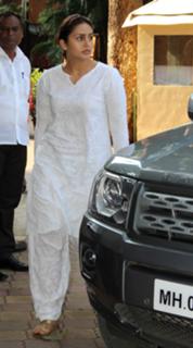 Huma Qureshi feet photo thumbnail