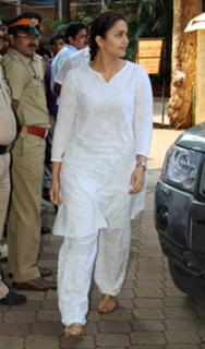 Huma Qureshi feet photo thumbnail