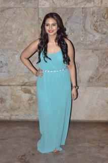 Huma Qureshi feet photo thumbnail
