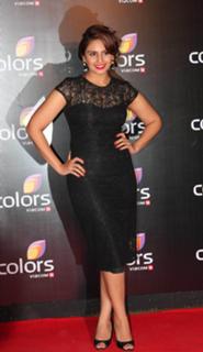 Huma Qureshi feet photo thumbnail