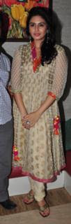 Huma Qureshi feet photo thumbnail