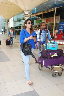 Huma Qureshi feet photo thumbnail