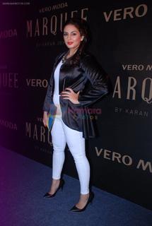 Huma Qureshi feet photo thumbnail