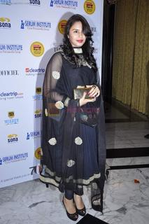 Huma Qureshi feet photo thumbnail