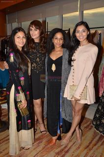 Huma Qureshi feet photo thumbnail