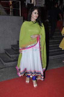 Huma Qureshi feet photo thumbnail