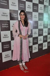Huma Qureshi feet photo thumbnail