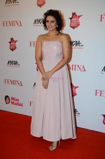 Huma Qureshi feet photo thumbnail