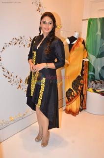 Huma Qureshi feet photo thumbnail