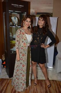 Huma Qureshi feet photo thumbnail