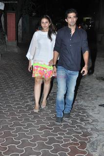 Huma Qureshi feet photo thumbnail