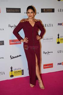 Huma Qureshi feet photo thumbnail