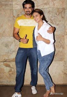 Huma Qureshi feet photo thumbnail