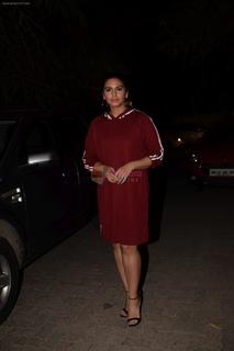 Huma Qureshi feet photo thumbnail