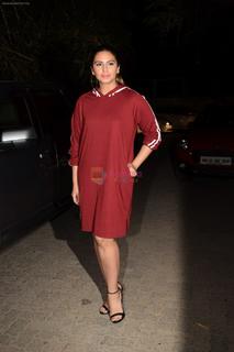 Huma Qureshi feet photo thumbnail
