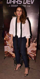 Huma Qureshi feet photo thumbnail