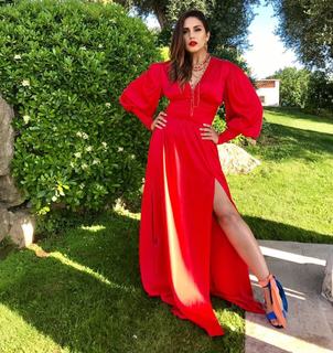Huma Qureshi feet photo thumbnail