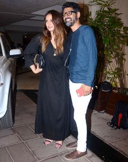 Huma Qureshi feet photo thumbnail