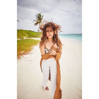 Huma Qureshi feet photo thumbnail