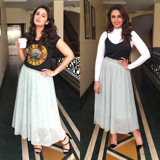 Huma Qureshi feet photo thumbnail