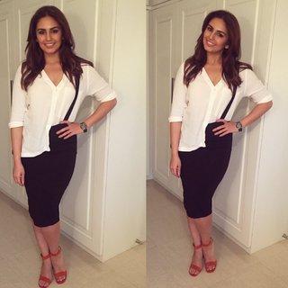 Huma Qureshi feet photo thumbnail