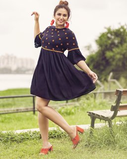 Huma Qureshi feet photo thumbnail