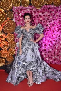 Huma Qureshi feet photo thumbnail