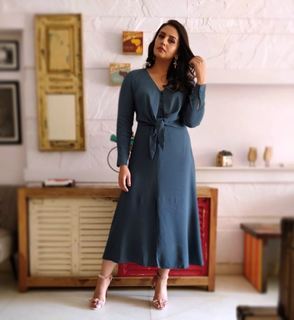 Huma Qureshi feet photo thumbnail