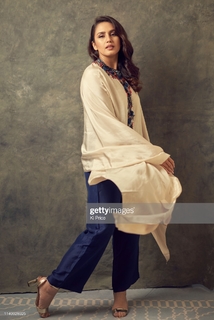 Huma Qureshi feet photo thumbnail
