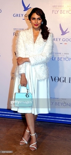 Huma Qureshi feet photo thumbnail