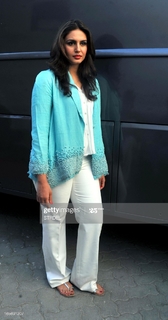 Huma Qureshi feet photo thumbnail