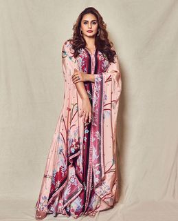 Huma Qureshi feet photo thumbnail