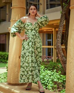 Huma Qureshi feet photo thumbnail