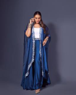 Huma Qureshi feet photo thumbnail