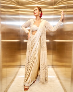 Huma Qureshi feet photo thumbnail