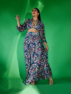 Huma Qureshi feet photo thumbnail