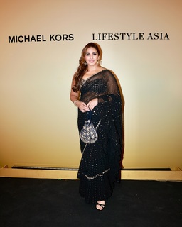 Huma Qureshi feet photo thumbnail
