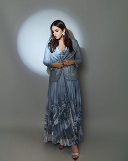Huma Qureshi feet photo thumbnail