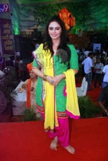 Huma Qureshi feet photo thumbnail