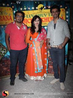 Huma Qureshi feet photo thumbnail