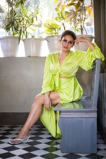 Huma Qureshi feet photo thumbnail