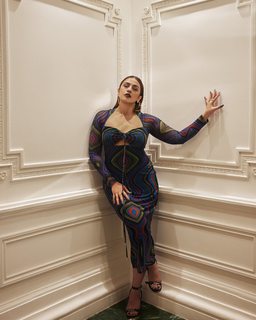 Huma Qureshi feet photo thumbnail