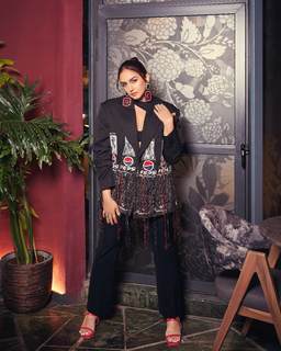 Huma Qureshi feet photo thumbnail