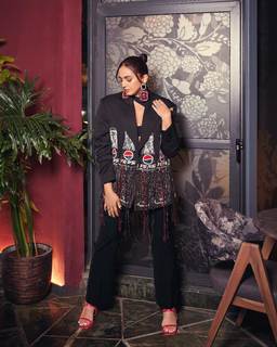 Huma Qureshi feet photo thumbnail